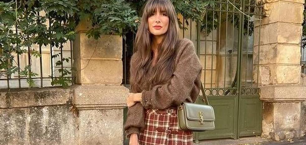 Las faldas cortas de cuadros son la tendencia favorita de las influencers para vestir bien