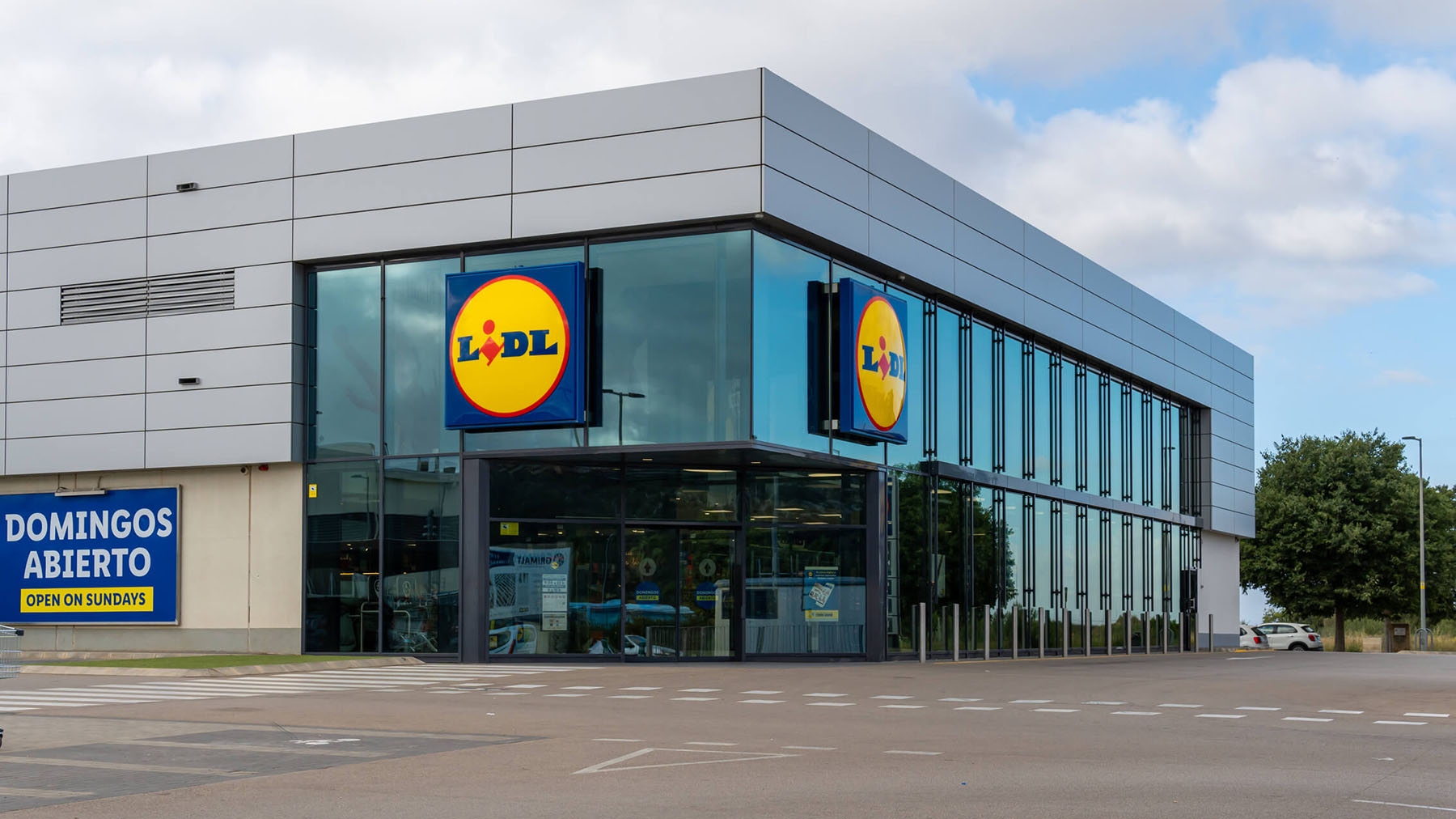 Lidl revoluciona la moda masculina con una camiseta técnica de menos de 7 euros que arrasa en ventas y deja atrás grandes marcas deportivas.