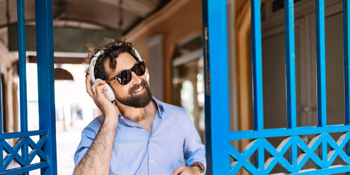 Levi’s sorprende al rebajar a sólo 26 euros esta camisa superventas que triunfa entre los hombres clásicos por su estilo sencillo y elegante