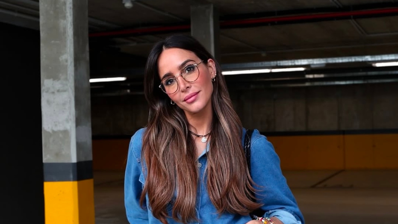 Rocío Osorno se apunta a la tendencia del pañuelo a la cadera que arrasa este agosto