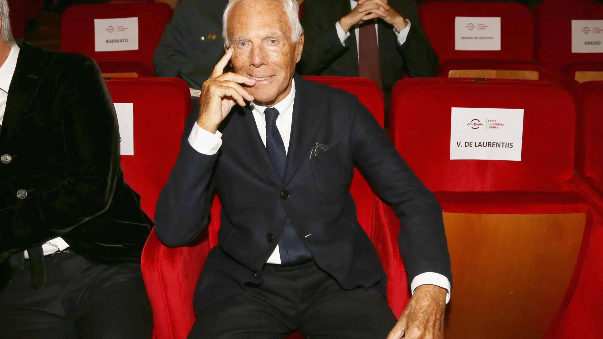 Qué es el ‘power suit’, el traje con el que Giorgio Armani revolucionó la moda femenina